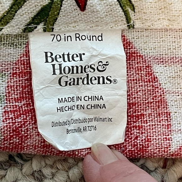 Better Homes & Gardens Christmas 70” Round Floral Tablecloth - Picture 3 of 8